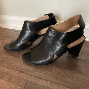 Naturalizer open toed strappy bootie/sandle